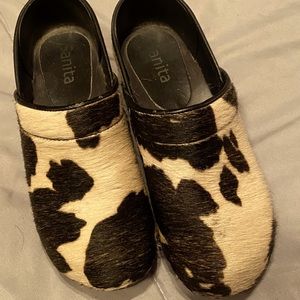 Size 38 Sanita Clogs cow print